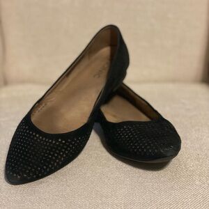 Vionic Black Perforated Flats